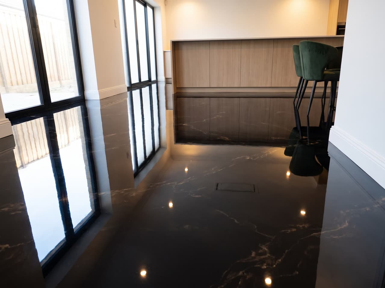 Piso Epóxico Negro Espejo